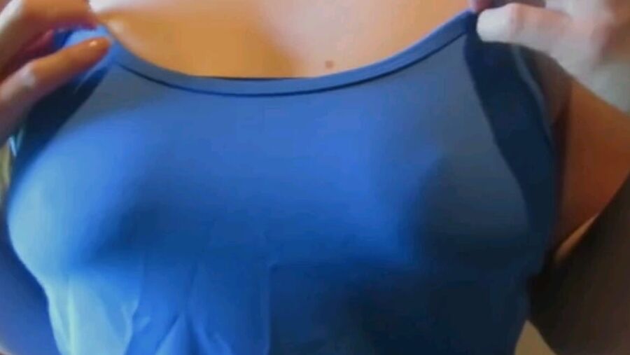 ELENA pezones azules