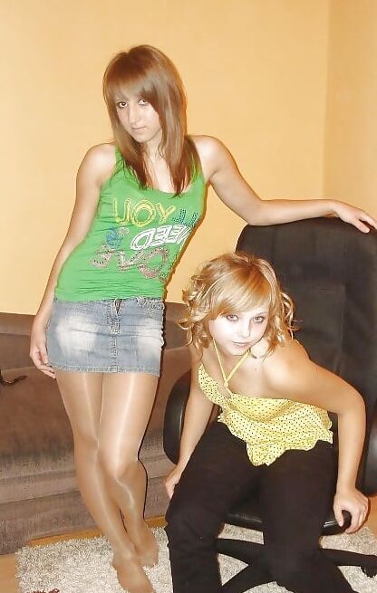Des Jeunes Filles Habillees Et Sexy suite