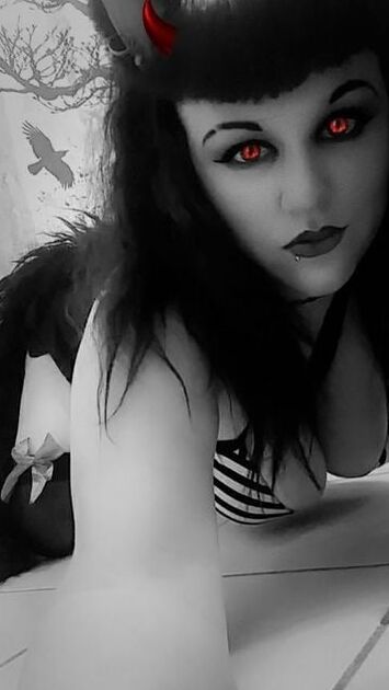 Amateur Goth Slut
