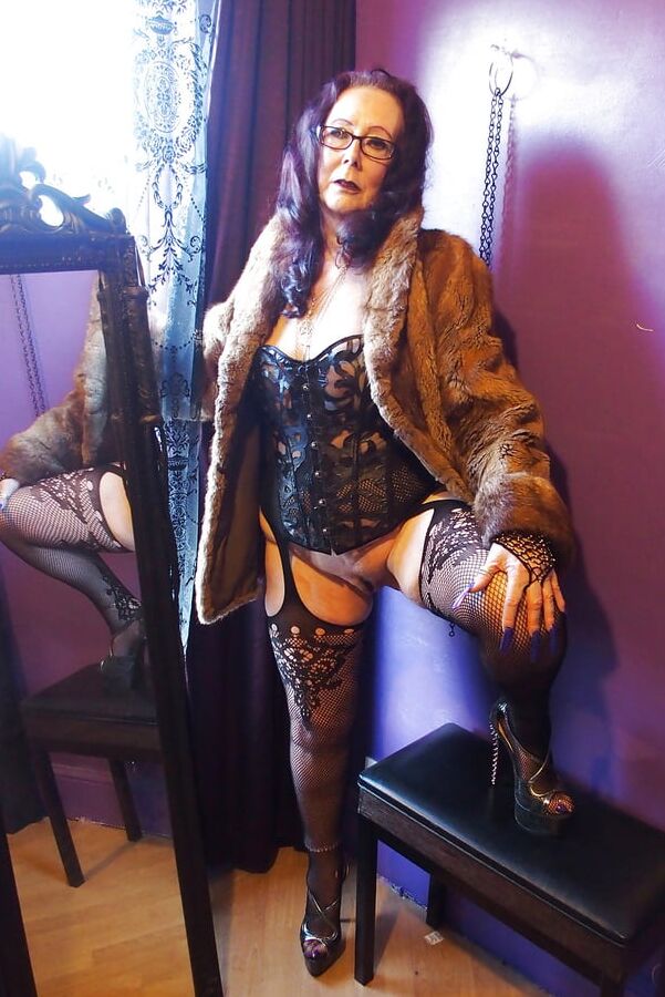 Horny Grannies In Stockings