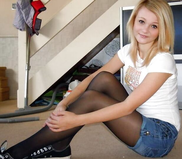 Des Jeunes Filles Habillees Et Sexy suite