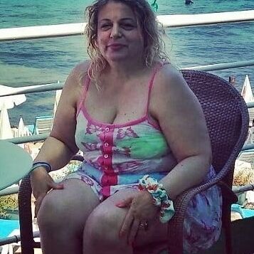Turkish bbw milf legs skirt fat mom holiday wife blonde hot