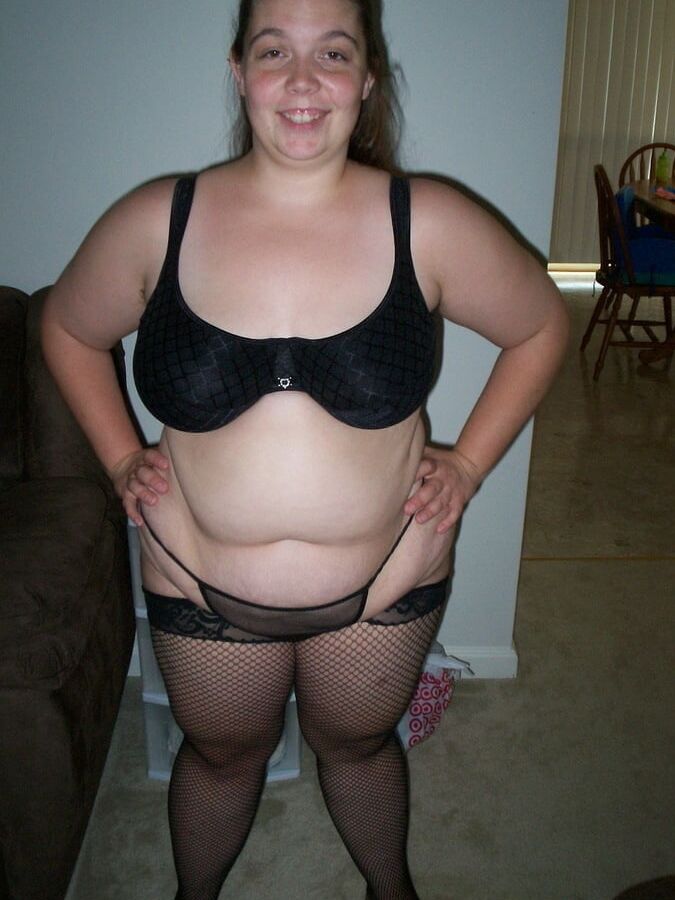 Roxanne BBW fuck pig with big feet and unshaved armpit