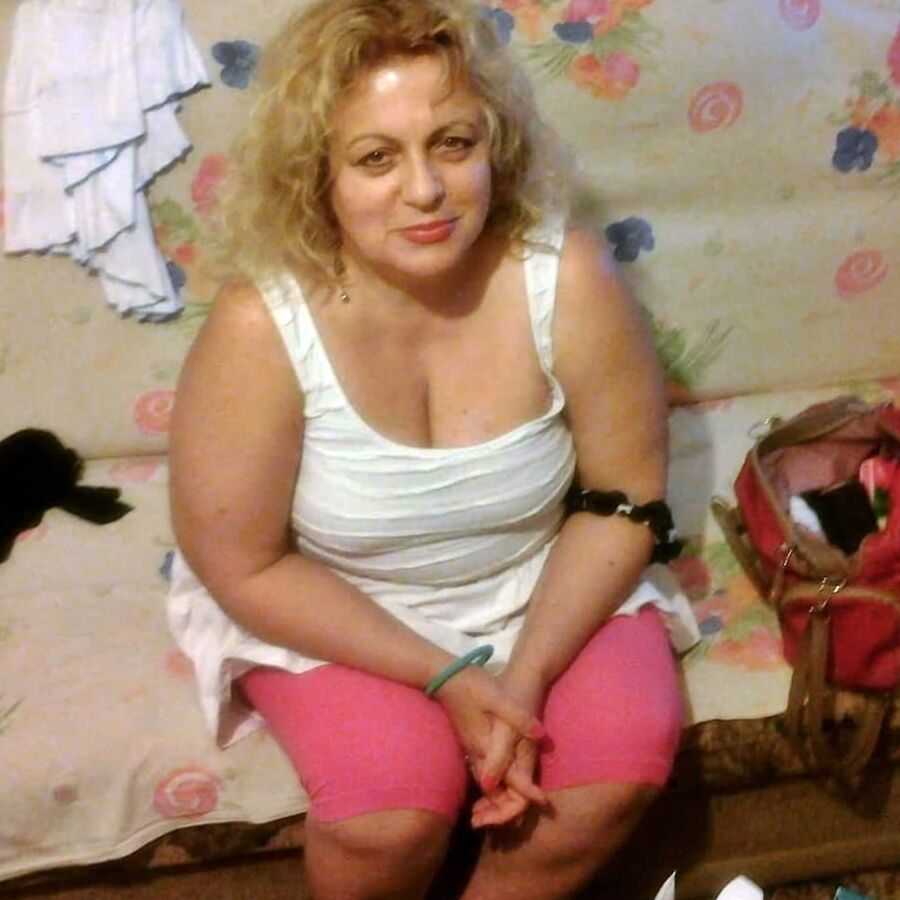 Turkish bbw milf legs skirt fat mom holiday wife blonde hot