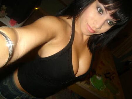 Linda chilena de ojos hermosos y de unas enormes tetas