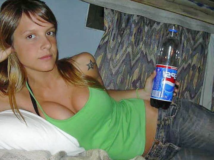 Des Jeunes Filles Habillees Et Sexy suite