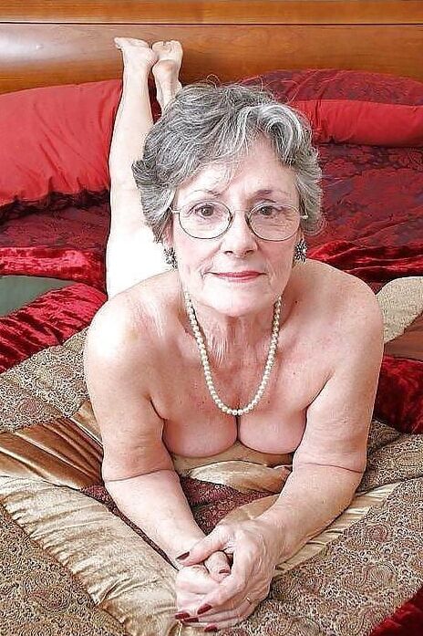 - Grandma horny and fat - Oma geil und fett