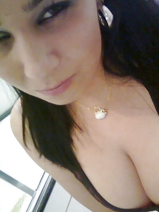 Cleavage pictures sluttyx.com