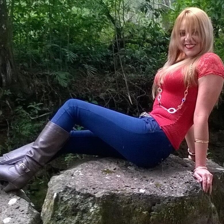 Milf latina with big boobs