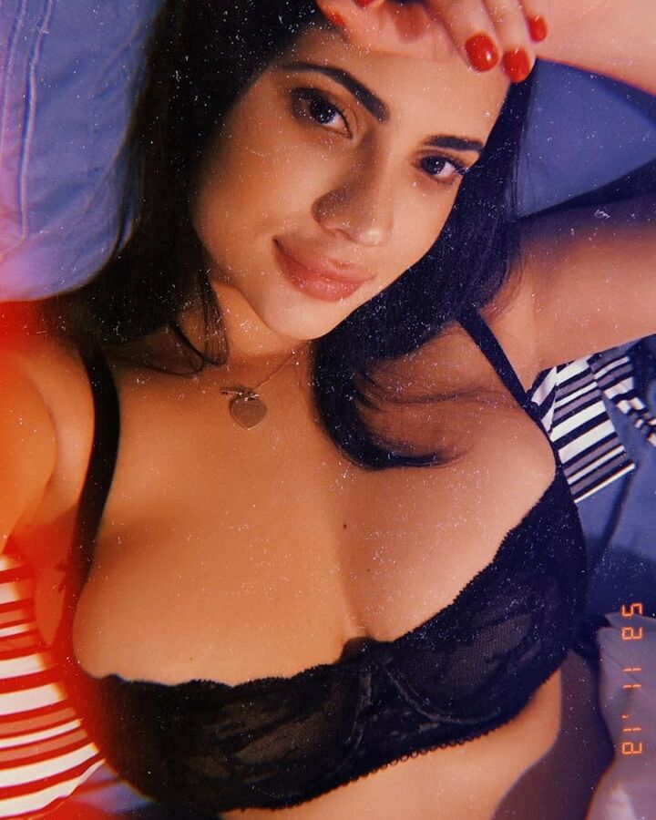 Sanna (Tetona en Bikini)