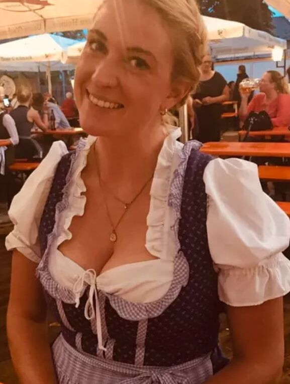 Dirndl sweethearts