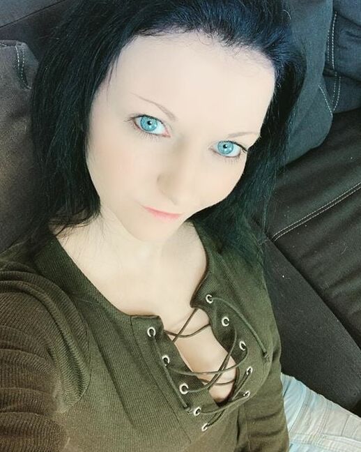 She&;s kinda cute