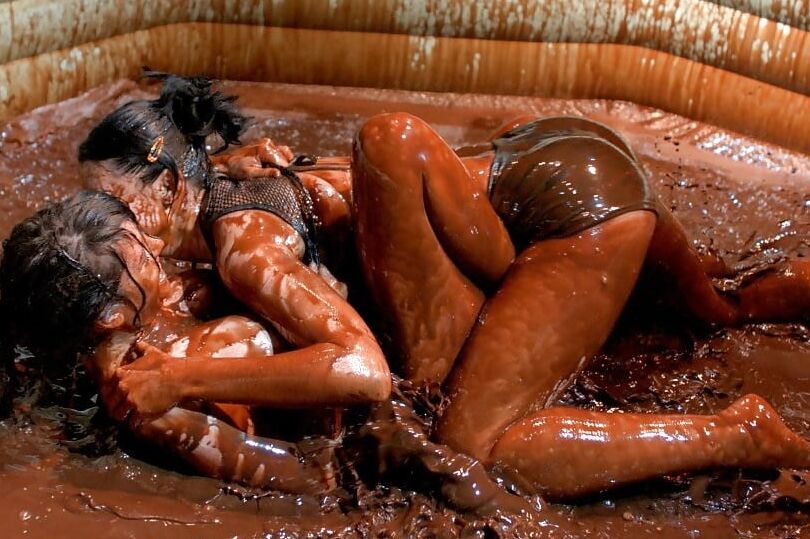 MUD LESBIAN SCHOOL