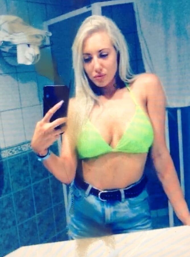 Blonde slag Bex loves Big cock