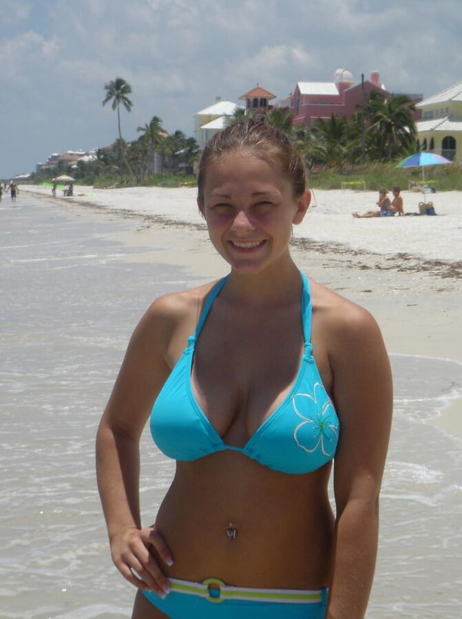 BoobsBikini