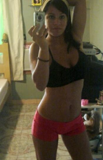 Linda chilena de ojos hermosos y de unas enormes tetas