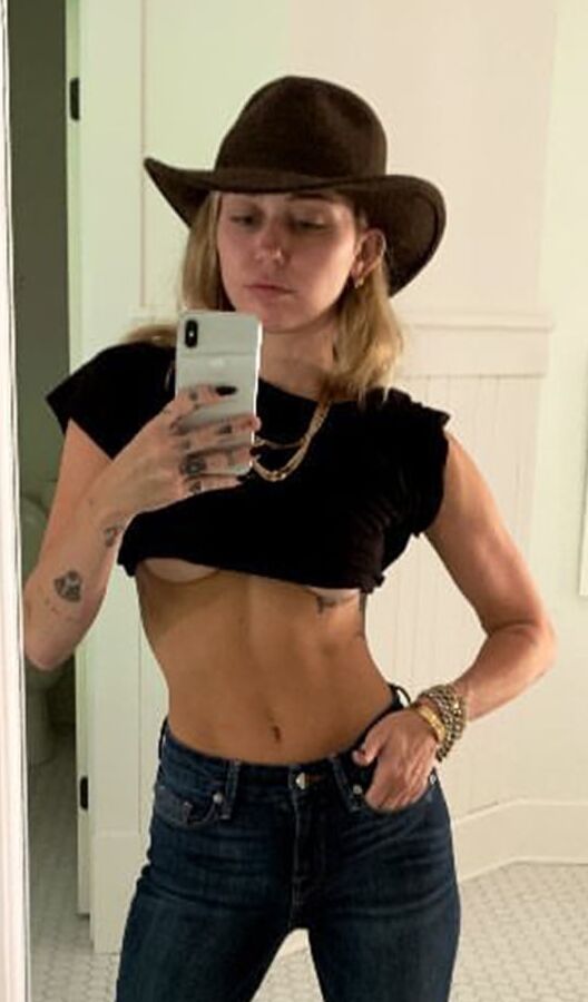 Miley sexy Cyrus