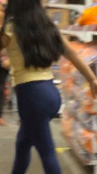 Una nena culona en plaza vea
