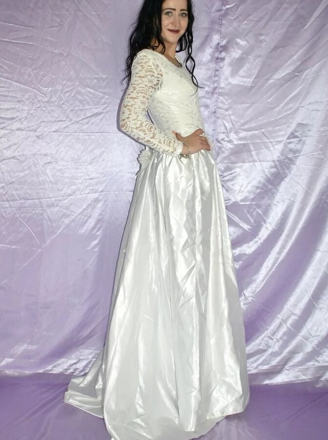 Silky wedding bride gowns &amp; dresses