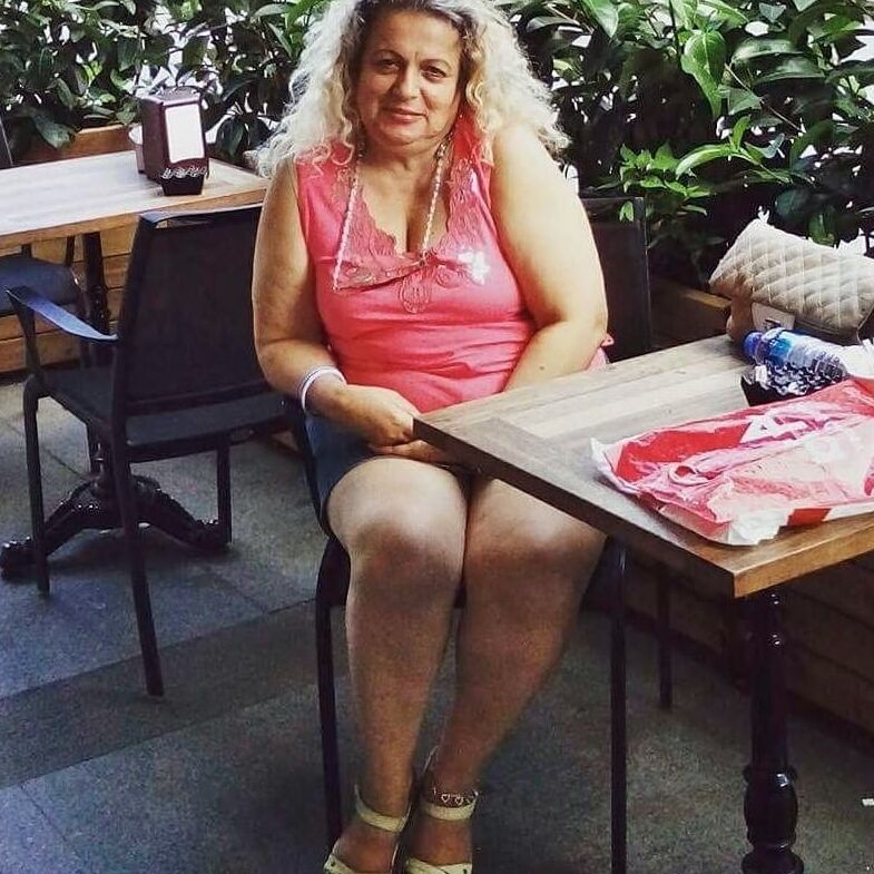 Turkish bbw milf legs skirt fat mom holiday wife blonde hot