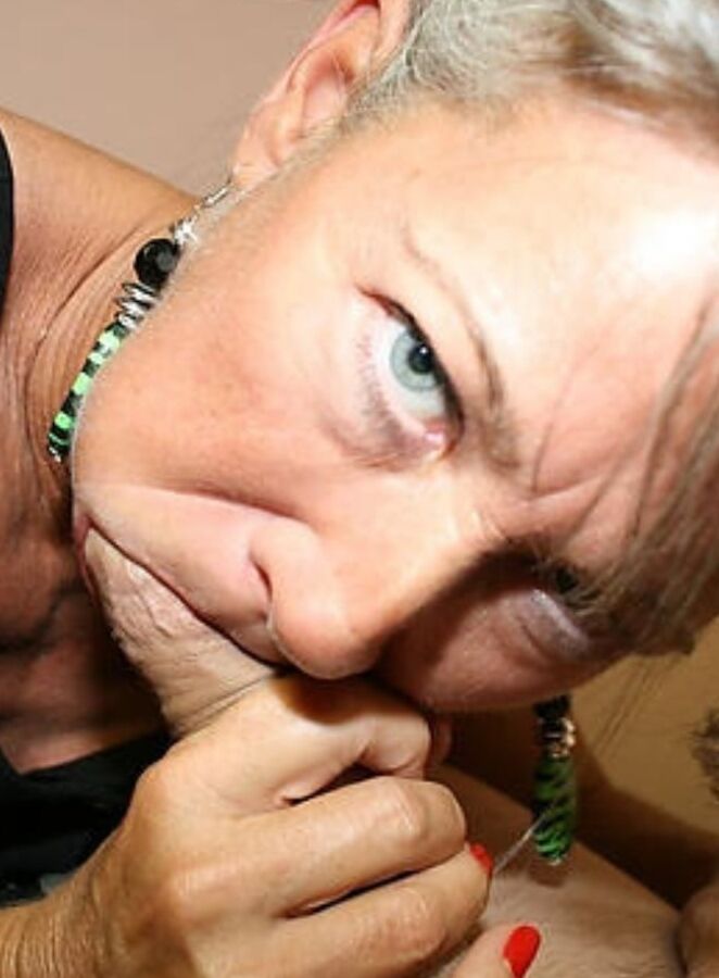Grannies love blowjob !!