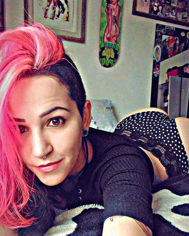CUTE FUCKABLE BITCH (FEET AND ASS)