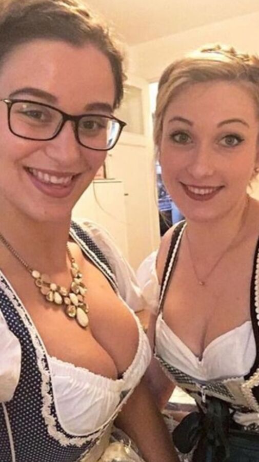 Dirndl sweethearts