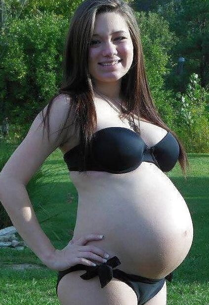Schwanger im Bikini