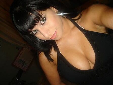 Linda chilena de ojos hermosos y de unas enormes tetas