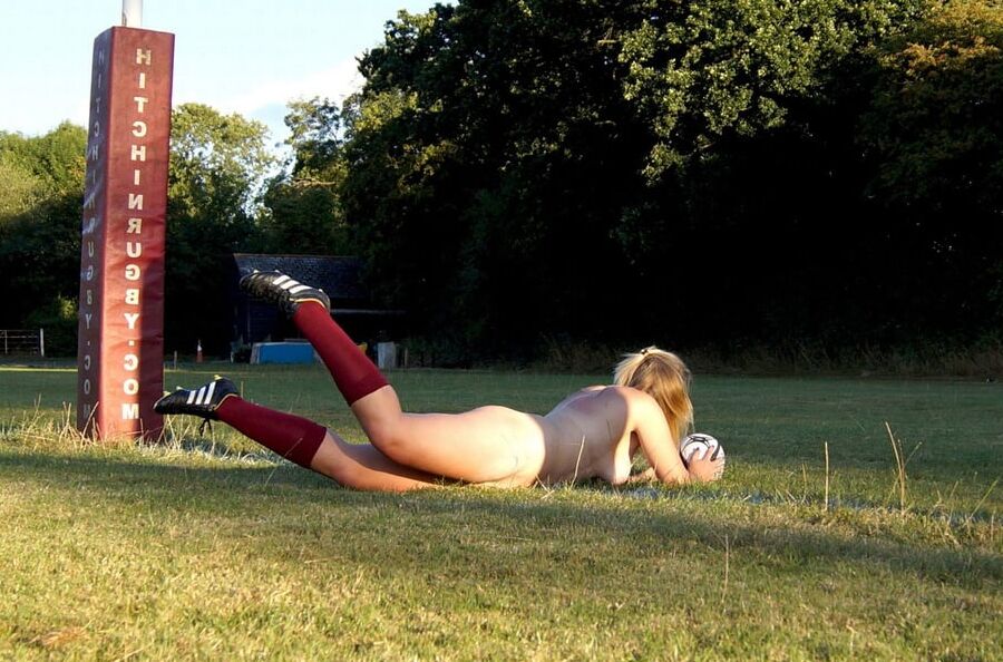 SekushiLover - Female Rugby Team Nude for Charity