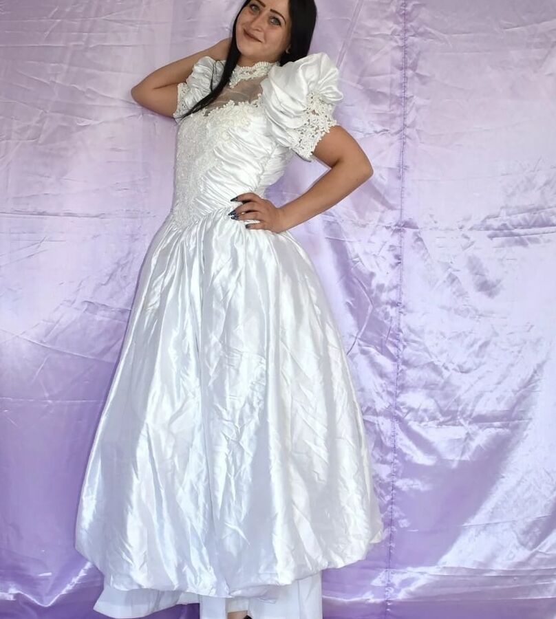 Silky wedding bride gowns &amp; dresses
