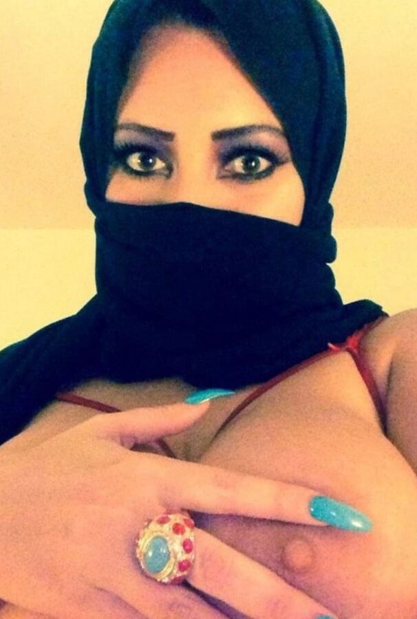 GORGEOUS Arabic MILFs -
