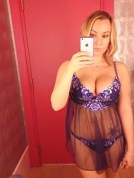 Lingerie Sluts ()