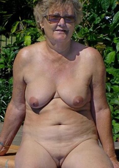 Sexy granny Catric