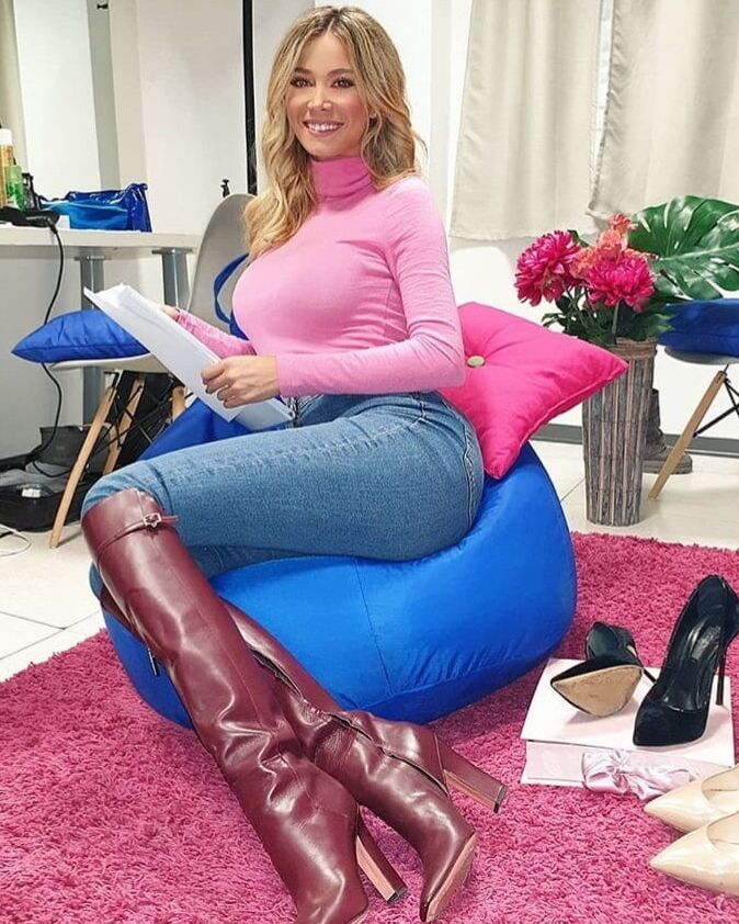Hot Tv And News Women Presenters Wank Bank Collection