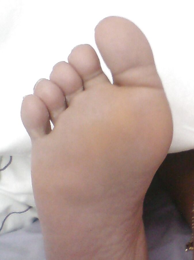 Alexandra Blanc corps et pieds sexy