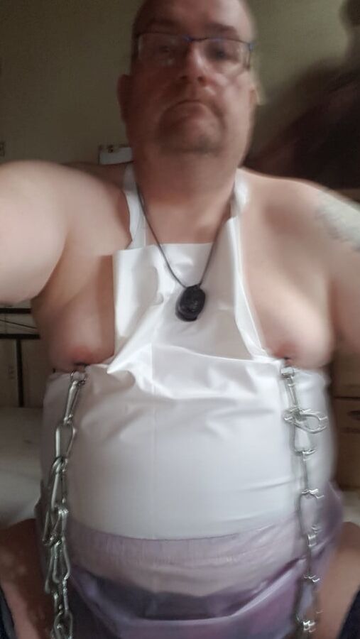 the horny sow plays with herself and is wet