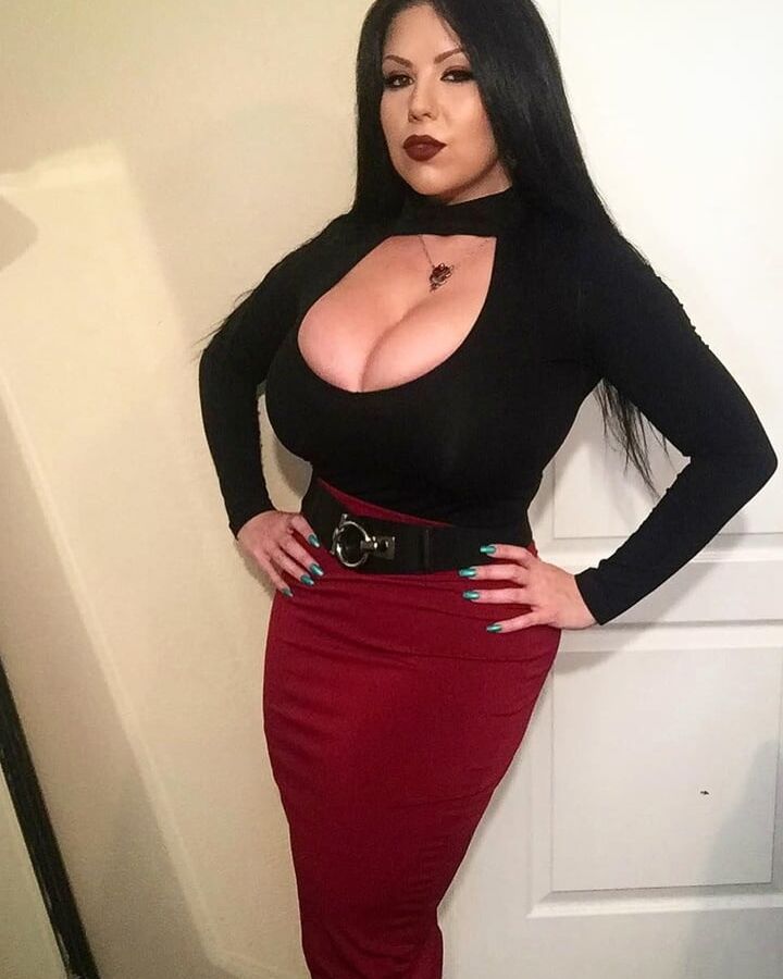 Random Pics of Hot Busty Chicks (No Hardcore)