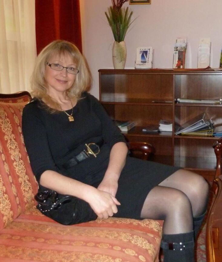 Elegant ladies displaying nylon legs (pantyhose, stockings)