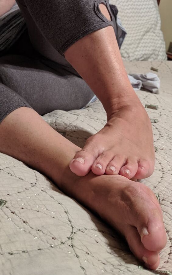 Wife Shows Her Mature Feet Aagin