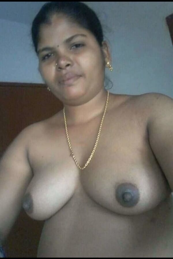 Indian auntys showing boobs