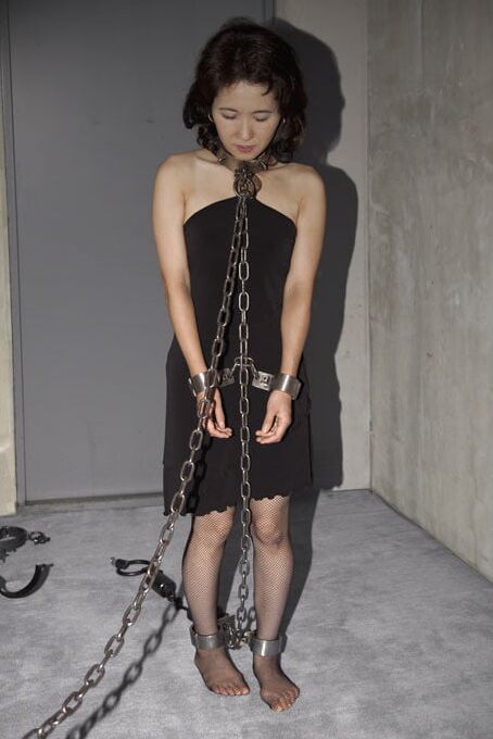 Handcuffed girls ()