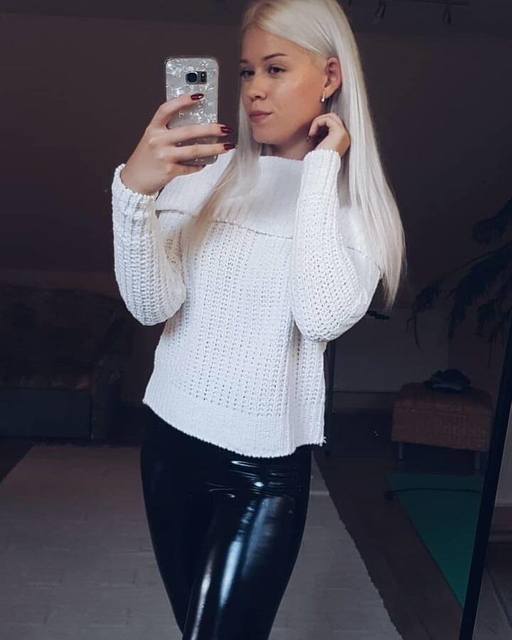 Blonde babes