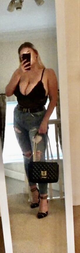 Busty Babe: Lexi