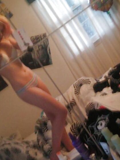 Novinha Loirinha Nudes
