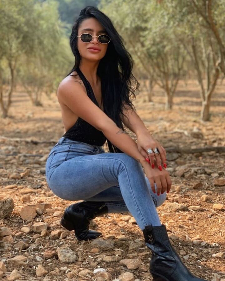 beautiful curvy milf for comments and cumtribute