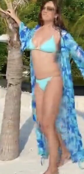 Chav Celeb Sluts- Liz Hurley