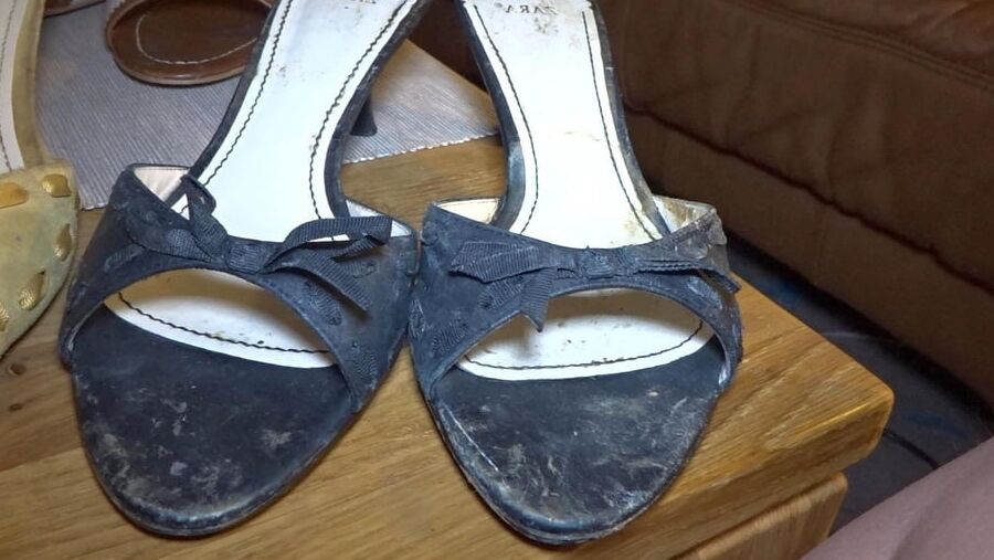 my favorite dirty cum mulesof my wife,her home slippermules