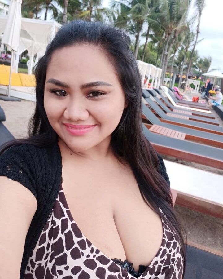 Bu Selly si Sapi Perah - Indo Milky Mom