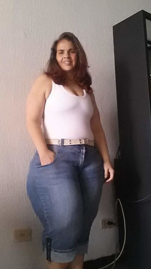 Thick legs Zaida